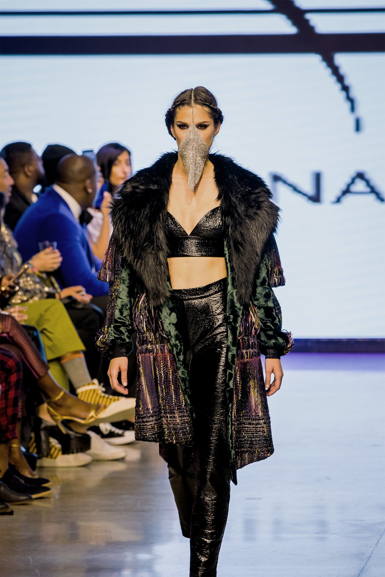LOOK XI
