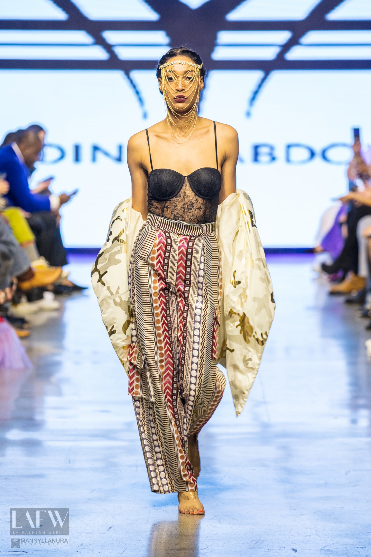 LOOK V