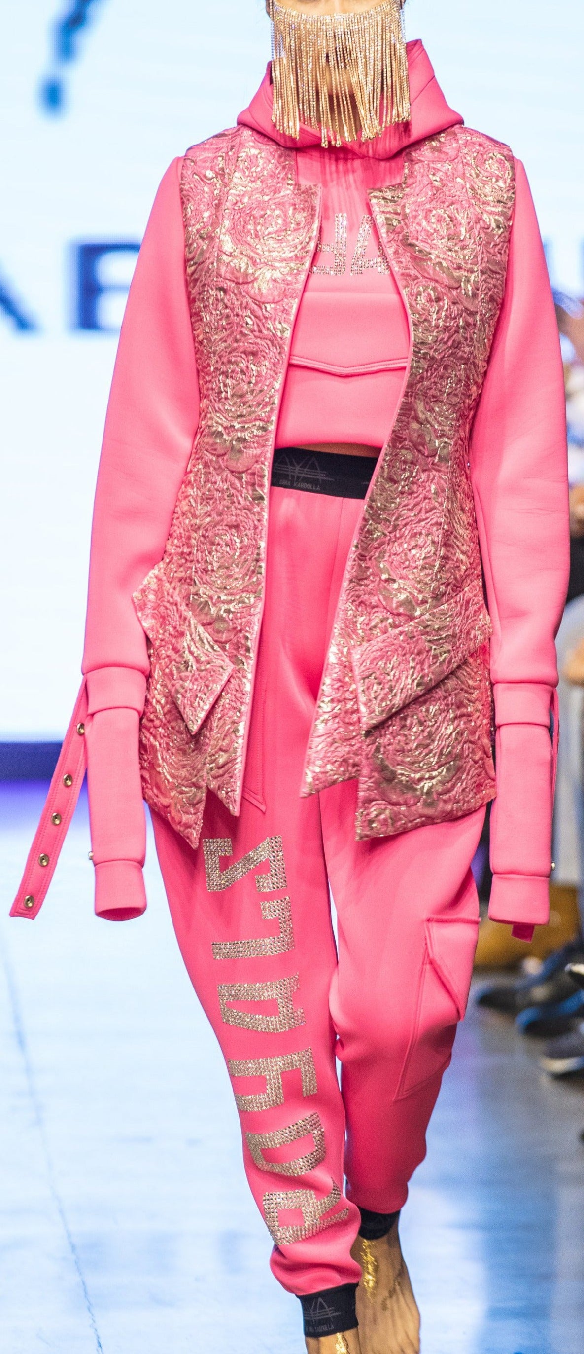 LOOK VII