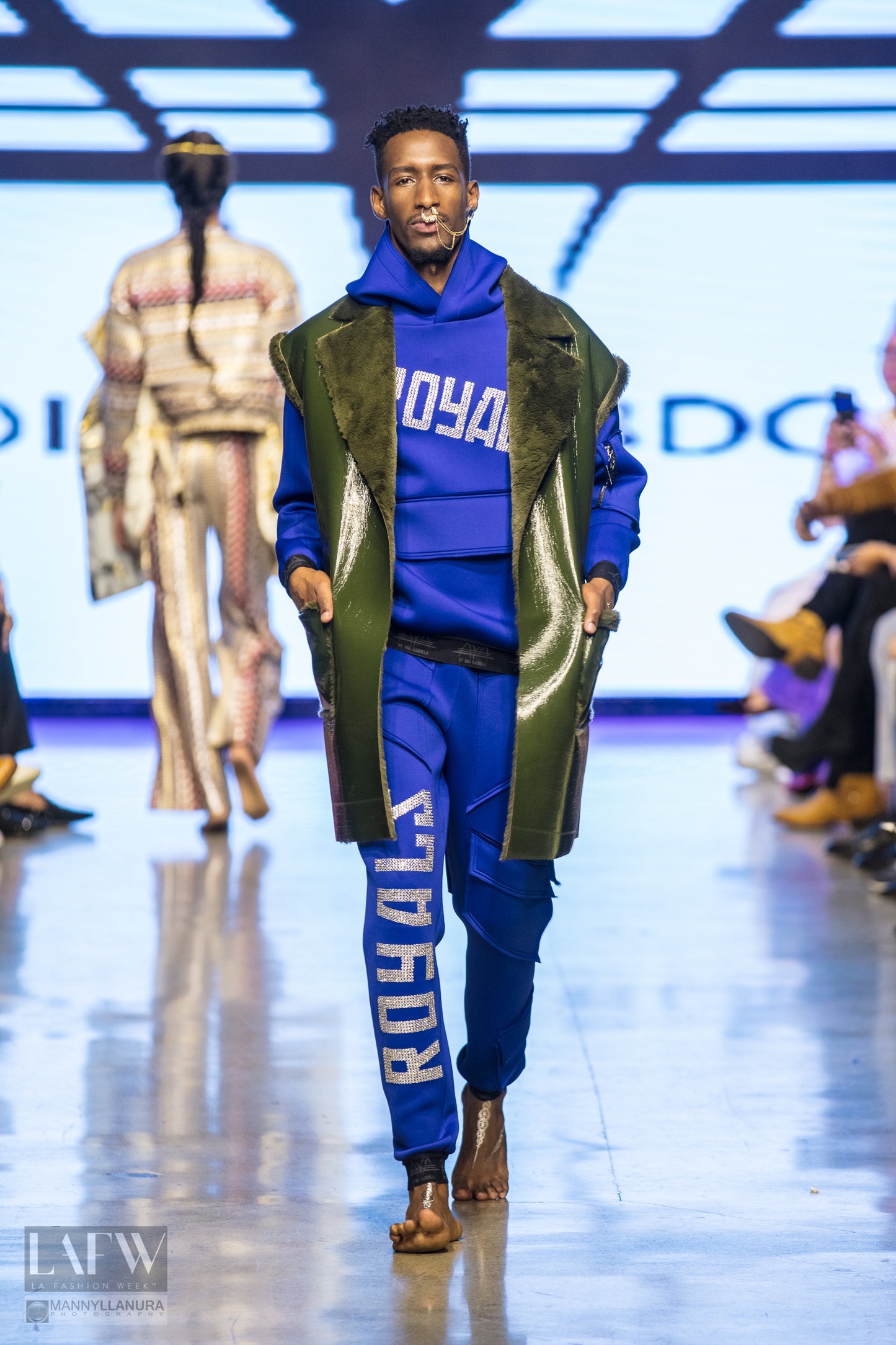 LOOK VIII