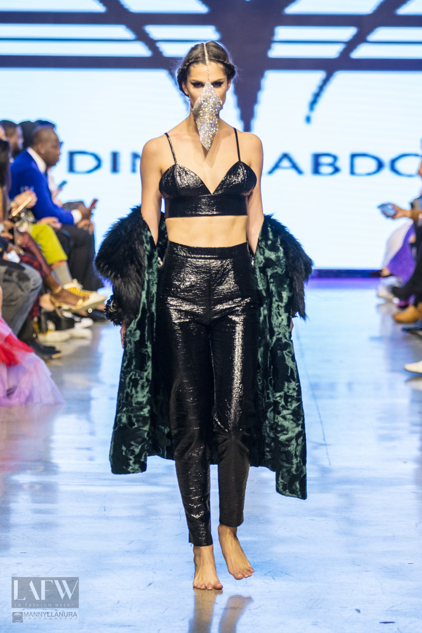 LOOK XI