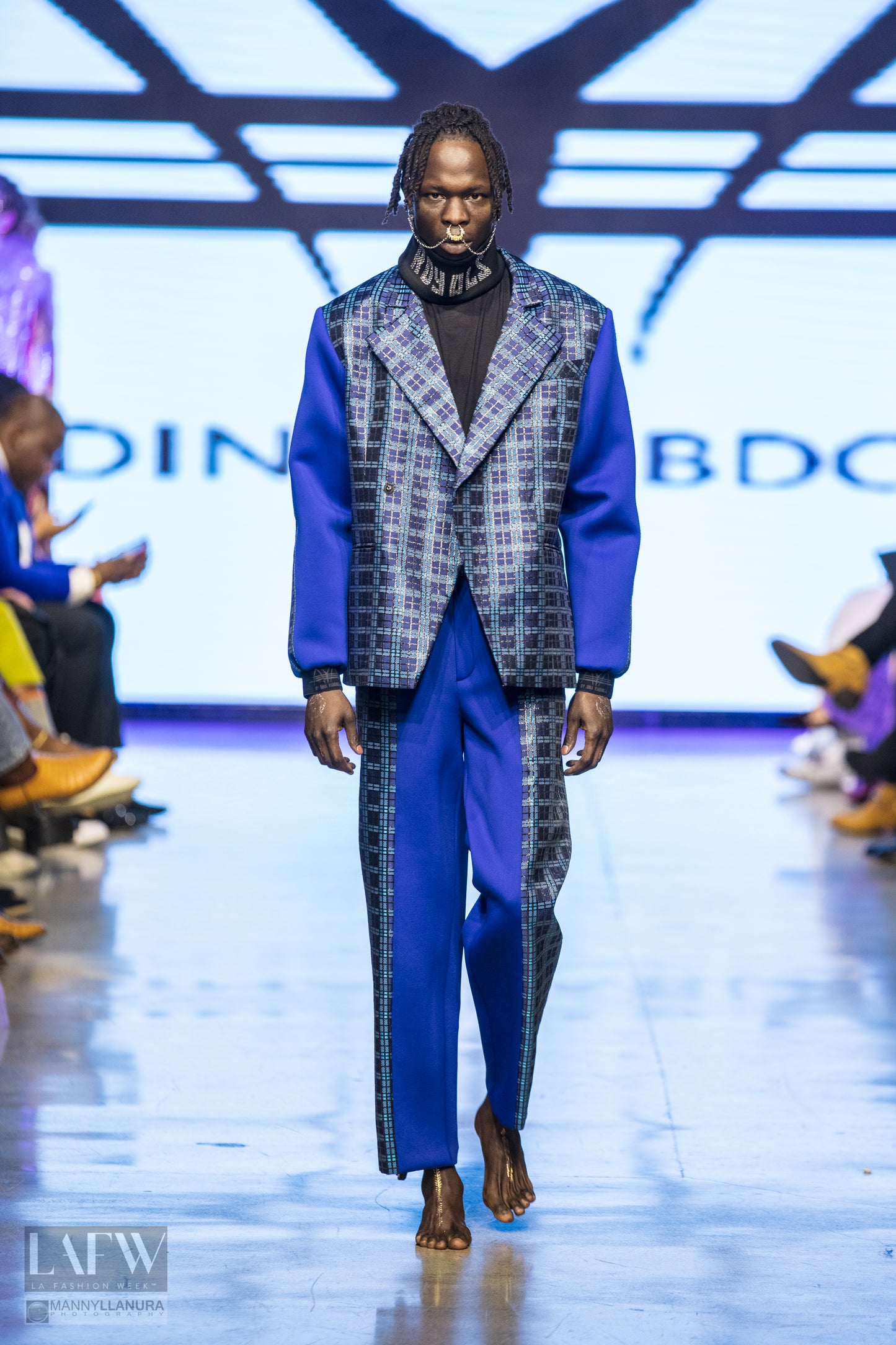 LOOK XXV