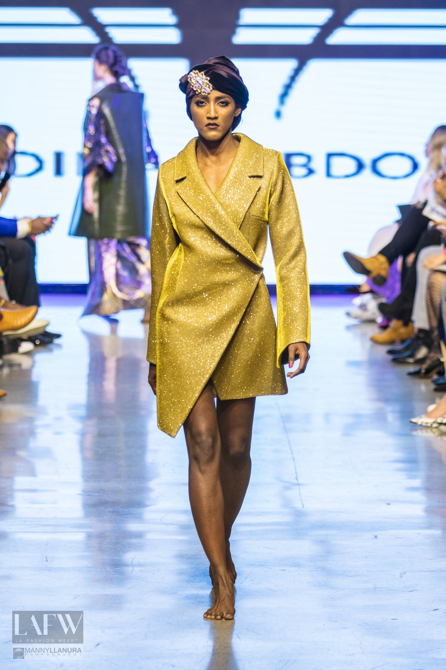 LOOK XXVIII