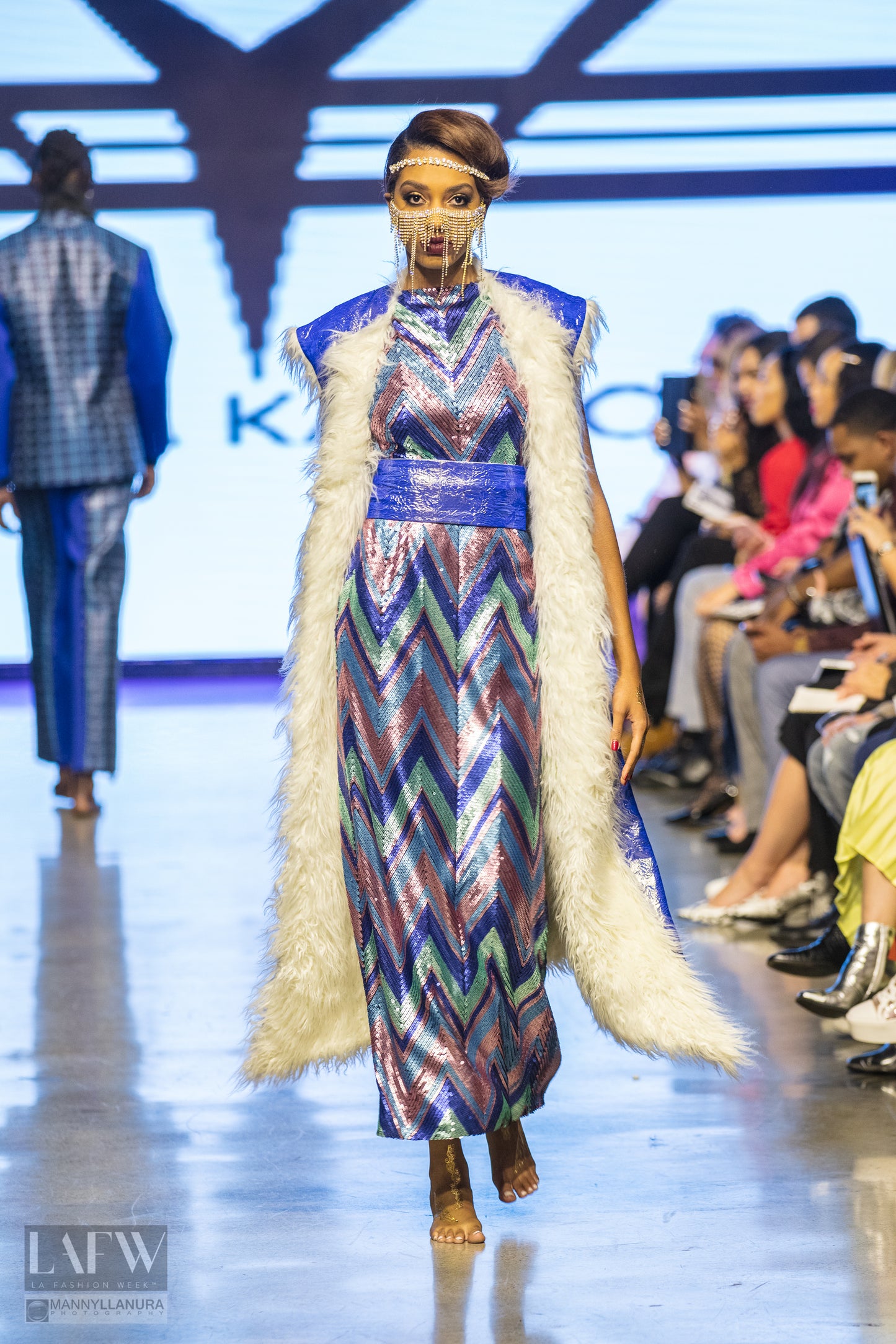LOOK XVII